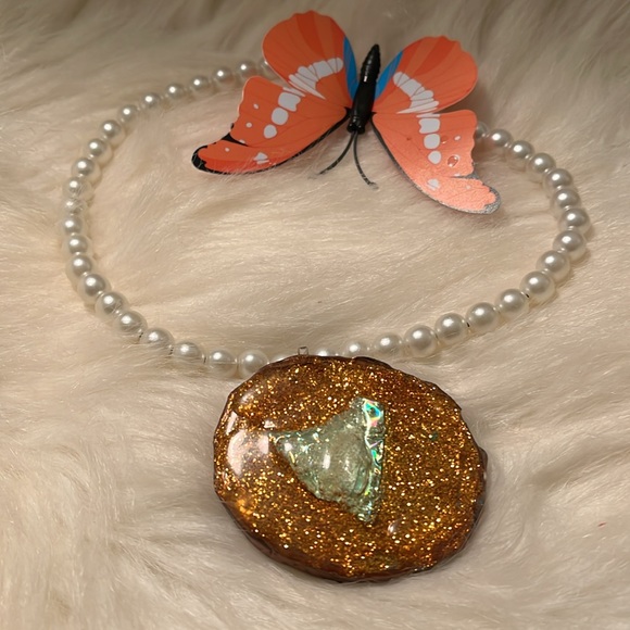 Faux Pearls & Stretchy One of a Kind Rare Unique Handmde Charm Necklace - Picture 13 of 17